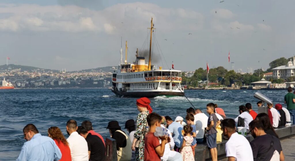 Το μικρό μωρό δεν θα σταματήσει να κλαίει ό,τι κι αν κάνουν οι γονείς, στη συνέχεια ελέγχουν την κούνια - Η ιστορία της ημέρας