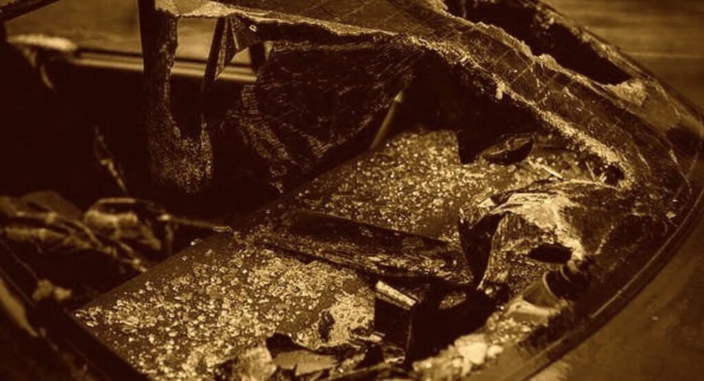 Γυναίκα αφήνει τον μπαμπά στο αναπηρικό καροτσάκι στο δρόμο και υπόσχεται ότι θα επιστρέψει σύντομα και θα επιστρέψει 12 χρόνια αργότερα - Η ιστορία της ημέρας