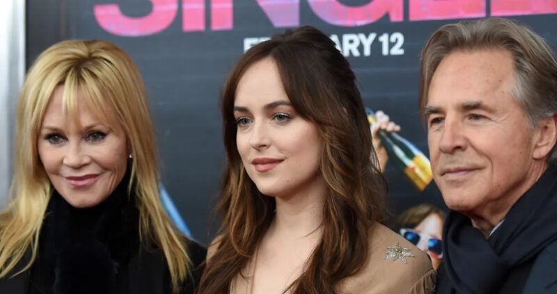 Η κόρη της Melanie Griffith, Dakota, είναι μητριά δύο παιδιών στα 34 της – Η θετή της κόρη φαίνεται ψηλότερη από εκείνη.