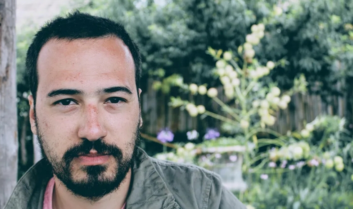 Ο αδελφός μου πέταξε τη γιαγιά μας έξω επειδή δεν της είχαν μείνει χρήματα – εκείνη του έδωσε ένα μάθημα που δεν θα ξεχάσει ποτέ.