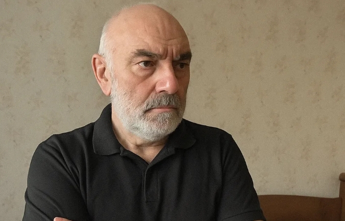Η πεθερά μου με μισούσε πάντα χωρίς λόγο, αλλά μετά μου είπε ότι πεθαίνει και μου έδωσε κλειδιά για ένα δωμάτιο σε μοτέλ με ένα σημείωμα που έγραφε «Συγγνώμη».