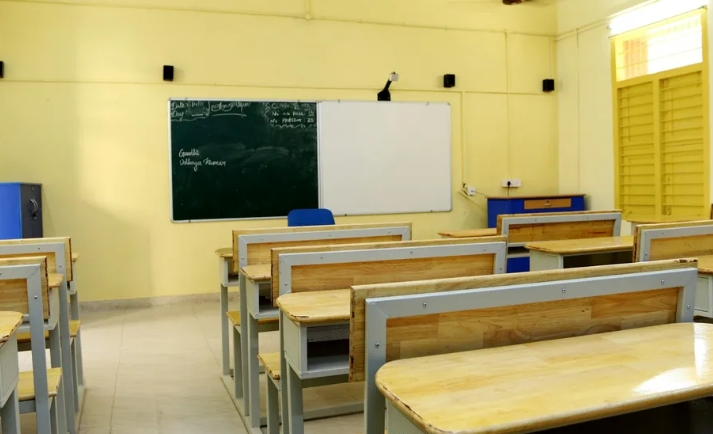 Μεγάλωσα τον γιο της αδελφής μου σαν να ήταν δικός μου για 15 χρόνια — και μετά επέλεξε εκείνη αντί για μένα επειδή του αγόρασε ένα αυτοκίνητο.