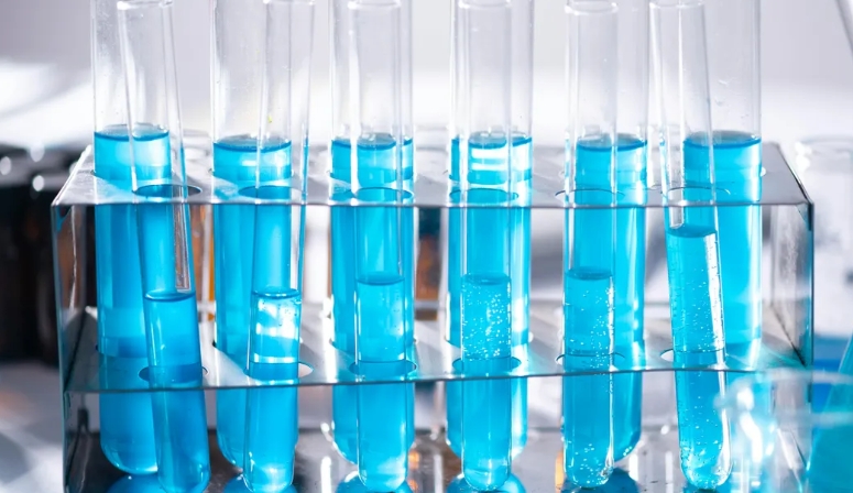 Έβαλα τον γιο μου να κάνει τεστ DNA, το οποίο επιβεβαίωσε την πατρότητα, αλλά μετά με πήρε τηλέφωνο η μητέρα της αρραβωνιαστικιάς του και έμεινα απολύτως σοκαρισμένη.