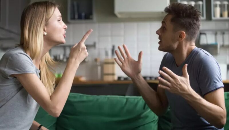 Ήρθα σπίτι και είδα τα παιδιά μου να κοιμούνται στον διάδρομο — αυτό που είχε κάνει ο άντρας μου με το δωμάτιό τους όσο έλειπα με εξόργισε.