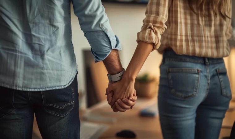 Η αρραβωνιαστικιά μου φόρεσε μαύρο φόρεμα στον γάμο μας – Όταν έμαθα τον λόγο, η ζωή μου δεν ήταν ποτέ ξανά η ίδια.