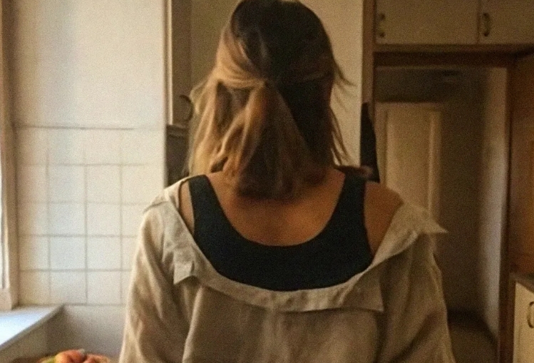 Ένα παιχνίδι από μηχανή με δαγκάνα στο πανηγύρι με βοήθησε να αποκαλύψω το μυστικό που έκρυβε ο σύζυγός μου.