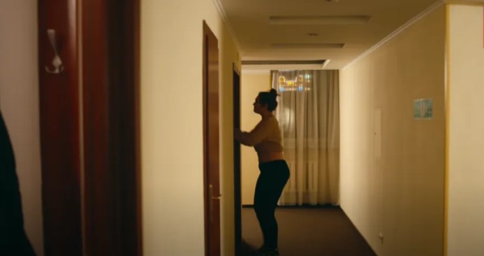 Άνδρας απατά τη γυναίκα του με τη γραμματέα του, αλλά αργότερα πληρώνει το κάρμα – Ιστορία της ημέρας