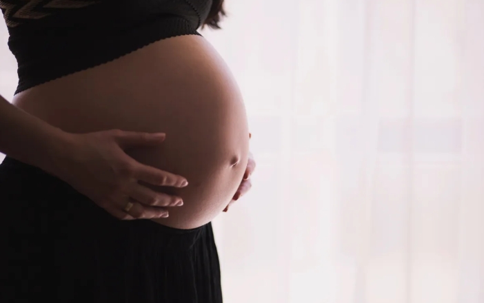 Ο σύζυγός μου έκανε τεστ DNA στο παιδί μας για να ευχαριστήσει τη μητέρα του... αλλά δεν φανταζόταν πόσο θα το μετανιώσει.