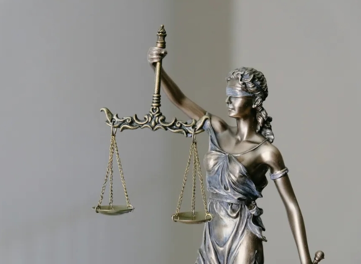 Ένας άντρας μου είπε να κλειστώ στην τουαλέτα του αεροπλάνου με το μωρό μου που έκλαιγε – αλλά δεν είχε ιδέα ποιος θα έπαιρνε τη θέση μου.