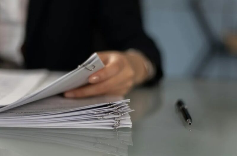 Ο πεντάχρονος γιος μου πάντα γκρίνιαζε γύρω από τον νέο μου άντρα — όταν τον ρώτησα γιατί, ψιθύρισε: «Είπε ότι είμαι πρόβλημα».