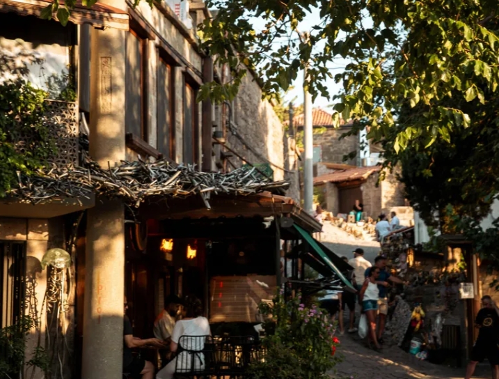 Παντρεύτηκα τον ταξιτζή μου μόνο για να εκνευρίσω τον πρώην μου – Την επόμενη μέρα, μου έδειξε μια φωτογραφία που τα άλλαξε όλα
