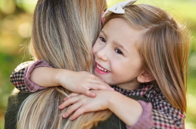 Η αδελφή μου υιοθέτησε ένα μικρό κορίτσι – έξι μήνες αργότερα εμφανίστηκε στο σπίτι μου με ένα τεστ DNA και είπε: «Αυτό το παιδί δεν είναι δικό μας».