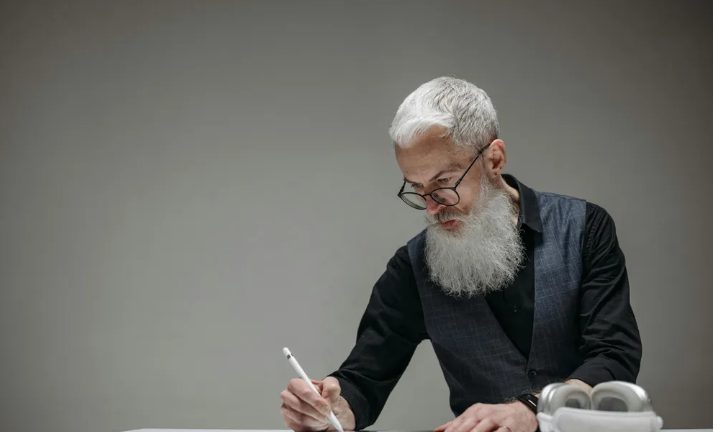 Ντύθηκα ως άστεγος και μπήκα σε ένα τεράστιο σούπερ μάρκετ για να διαλέξω τον κληρονόμο μου