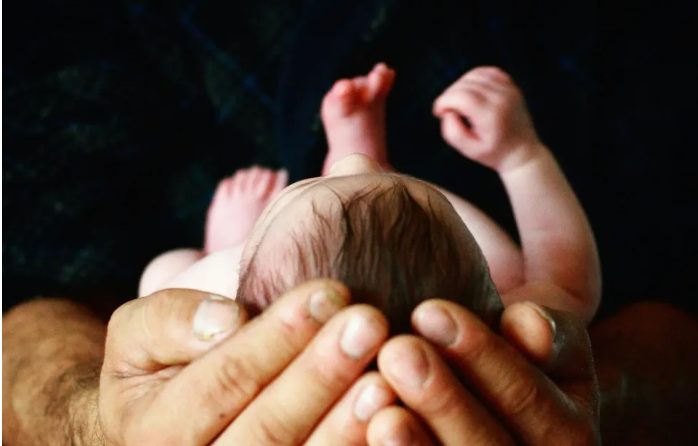 Η αδερφή του συζύγου μου έκανε κρυφά ένα τεστ DNA στην κόρη μου – όταν ανακάλυψα τον λόγο, έκοψα κάθε επαφή με τον αδερφό μου.