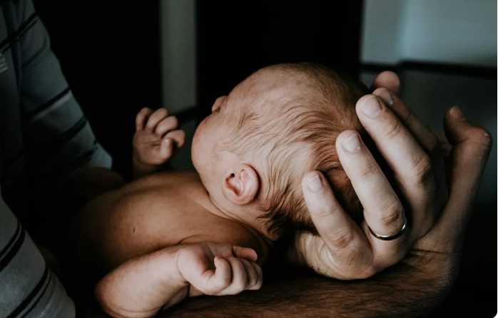 Η αδερφή του συζύγου μου έκανε κρυφά ένα τεστ DNA στην κόρη μου – όταν ανακάλυψα τον λόγο, έκοψα κάθε επαφή με τον αδερφό μου.