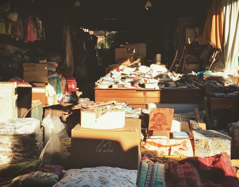 Ο γιος μου χάθηκε στο δάσος — Όταν τον βρήκα, μου είπε: «Μπαμπά, υπάρχει μια καλύβα με ένα παιδί να κλαίει μέσα!»