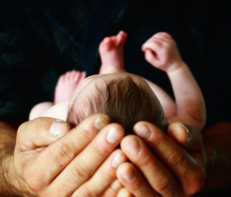 Η κουνιάδα μου έκανε τεστ DNA στην κόρη μου πίσω από την πλάτη μου — Όταν έμαθα τον λόγο, περιόρισα στο ελάχιστο την επαφή με τον αδελφό μου.