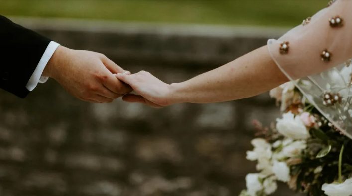 Την ημέρα πριν από τον γάμο της κόρης μου, μου είπε ότι δεν μπορούσε να παραστεί – αλλά πήγα ούτως ή άλλως και η καρδιά μου έσπασε τη στιγμή που μπήκα.