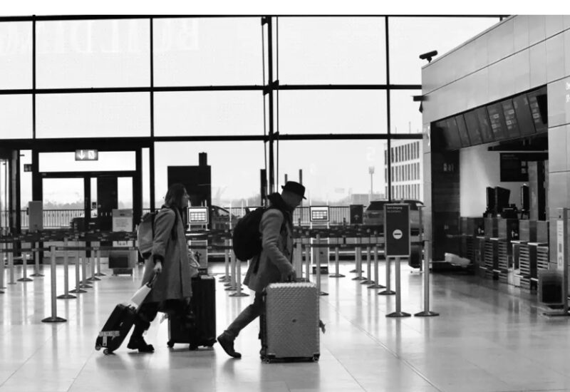Ο σύζυγός μου αναβάθμισε κρυφά τη θέση του σε πρώτη θέση και με άφησε στην οικονομική θέση με τα δίδυμα μωρά μας – Δεν περίμενε το κάρμα