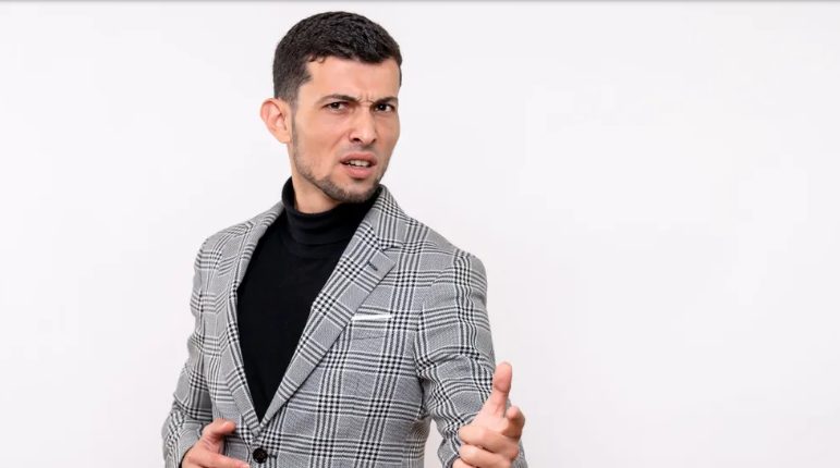 Ήρθα στο ξενοδοχείο μου και είδα τον άντρα μου με μια άλλη γυναίκα – σχεδόν λιποθύμησα όταν άκουσα την αλήθεια