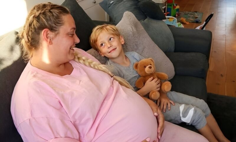 Mijn man zette me onder druk om twee keer draagmoeder te worden — en verliet me daarna toen zijn moeder haar schulden had afbetaald