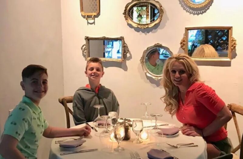 Οι γιοι της Britney Spears, 19 και 20 ετών, μεγάλωσαν μακριά από τα φώτα της δημοσιότητας