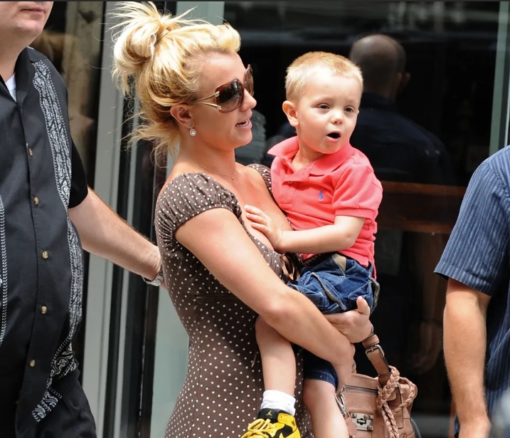 Οι γιοι της Britney Spears, 19 και 20 ετών, μεγάλωσαν μακριά από τα φώτα της δημοσιότητας