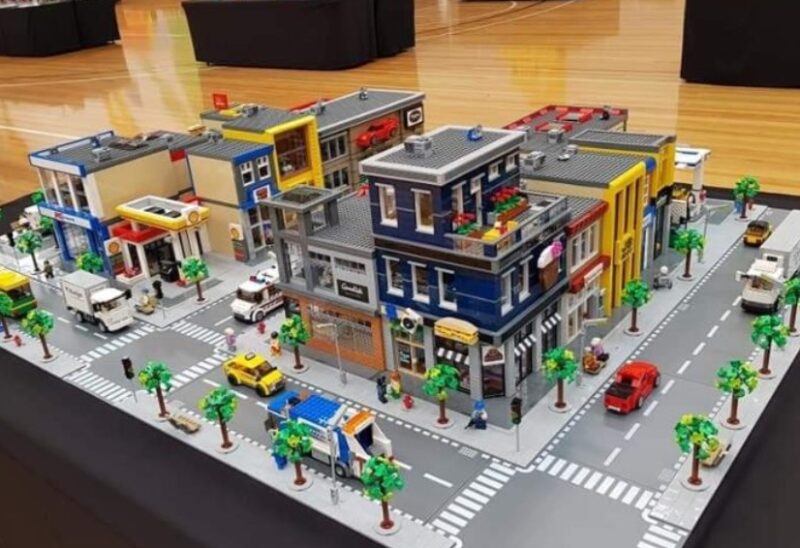 Η κόρη μου πούλησε τη συλλογή Lego της για 112 δολάρια ώστε να αγοράσει γυαλιά για τη φίλη της, επειδή τα δικά της είχαν σπάσει και κρατιούνταν μαζί με μονωτική ταινία – Αυτό που συνέβη την επόμενη μέρα με έκανε να δακρύσω.
