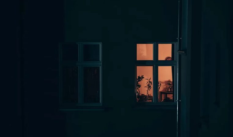 Στο μπάρμπεκιου της 4ης Ιουλίου, η πεθερά μου είπε στην κλαμένη κόρη μου ότι «δεν είναι πραγματική οικογένεια» — και όσα είπε μετά δεν θα μπορέσω ποτέ να τα ξεχάσω.